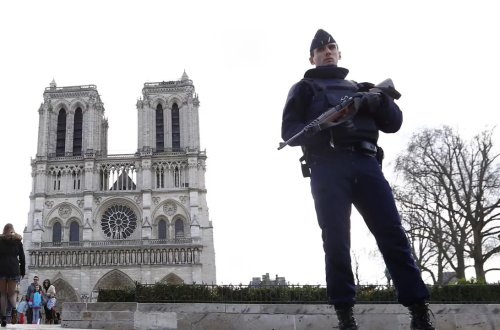 Parisdə sağçı ekstremistlər nümayiş keçirib