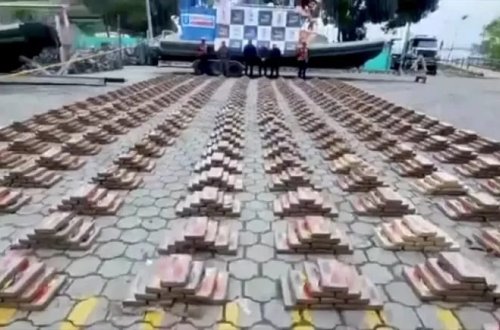 Kolumbiya donanması 3 ton kokain daşıyan sualtı qayığı ələ keçirdi