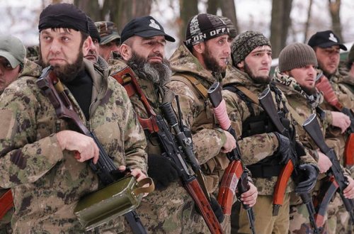 “Kadırovçu”lar Mariupolda dinc əhaliyə divan tuturlar