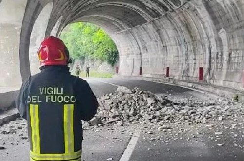 İtaliyada sürüşmə nəticəsində tunelin tavanı uçub