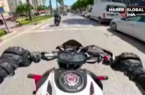 Motosikletçi keçirdiyi ağır qəzanı anbaan qeydə aldı - VİDEO