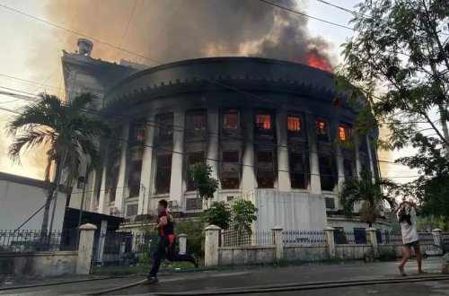 Filippində tarixi poçt şöbəsi yanıb