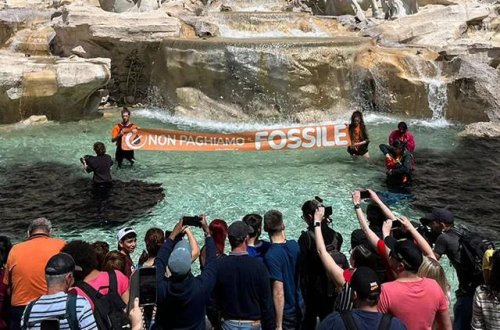 İtaliyada Sevgi Bulaqına hücum edilib