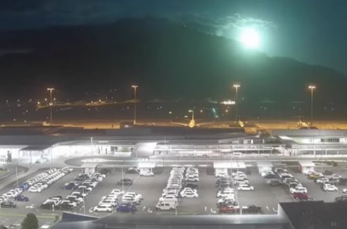 Avstraliya səmasında meteorit partladı: Partlayış anı kameralara belə düşdü - VİDEO