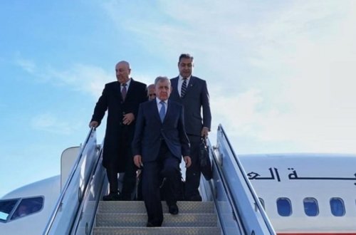 İraq Prezidenti təyyarədən enərkən yıxılaraq xəsarət alıb