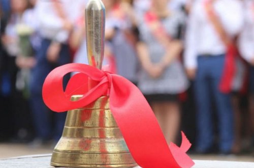 Rusiyada son zəngdə dəhşətli olay: Sinif yoldaşının boğazını kəsməyə cəhd etdi - VİDEO