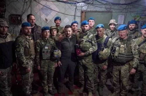 Zelenski Vuhledarda Ukrayna əsgərlərini ziyarət edib