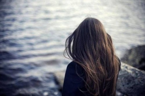 В Баку 18-летняя девушка пропала без вести