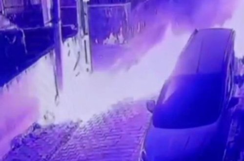 Türkiyədə şəxsi evin önündə bomba partladı - VİDEO