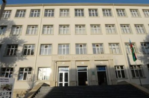 Bakı məktəbində İNSİDENT: Narkotik satdığı iddia edilən şagirdin atası müəllimə hücum etdi