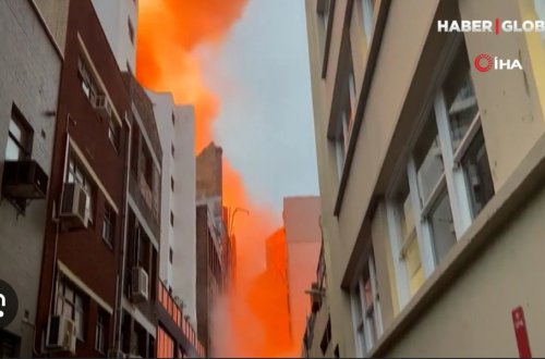 Alova bürünən binanın qəfil dağıldığı anlar hər kəsi qorxuya saldı - ANBAAN VİDEO