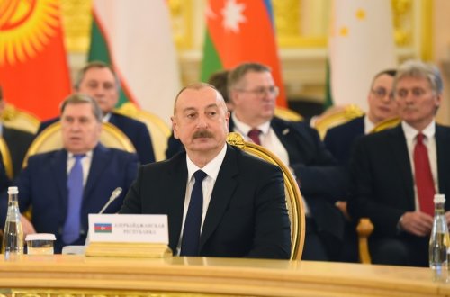 İlham Əliyev Moskvada dövlət və hökumət başçılarının şərəfinə verilən işçi səhər yeməyində iştirak edib