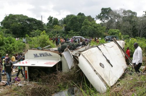 Kamerunda avtobus və yük maşınının toqquşması nəticəsində azı 19 nəfər ölüb