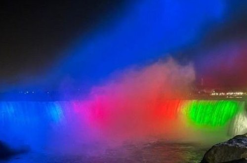 Niaqara şəlaləsi Azərbaycan bayrağının rənglərinə boyanıb