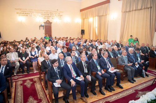 “Qeyri-neft sektoru və qlobal ərzaq təhlükəsizliyi problemləri” mövzusunda elmi-praktik konfrans keçirilib