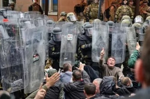 Kosovoda serblərlə NATO əsgərləri arasında qarşıdurma baş verib