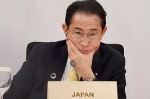 Yaponiyanın baş naziri oğlunu bu səbəbdən işdən çıxardı