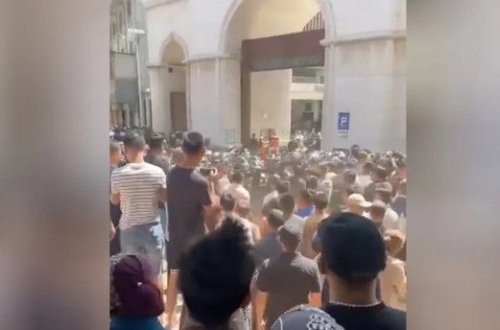 Çində müsəlmanlar küçələrə axışıb