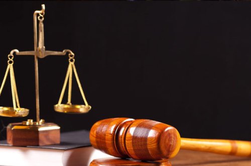 Azərbaycanda azadlığa buraxılan sabiq vəzifəli şəxs məhkəmədən gizləndi