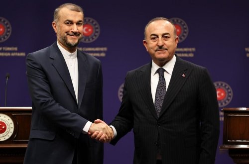 Türkiyə və İran XİN başçıları arasında telefon danışığı olub