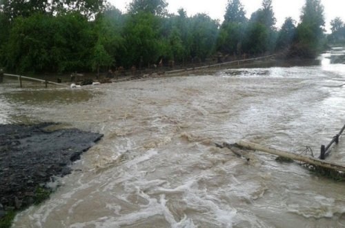 Sel İsmayıllıdan Lahıca gedən yolu kəsib