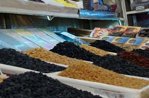 Mağazalarda satılan qara kişmişlər boyanır? (İDDİA/VİDEO)