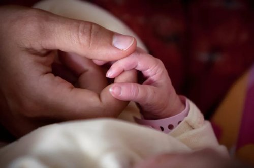 ABŞ-da DƏHŞƏT: 3 saat maşında qalan körpə həyatını itirdi