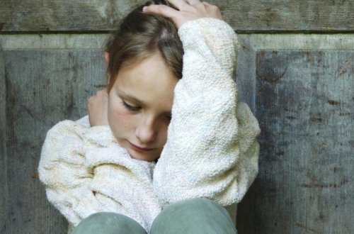 4 yaşlı uşaq atasının silahı ilə özünü vurdu