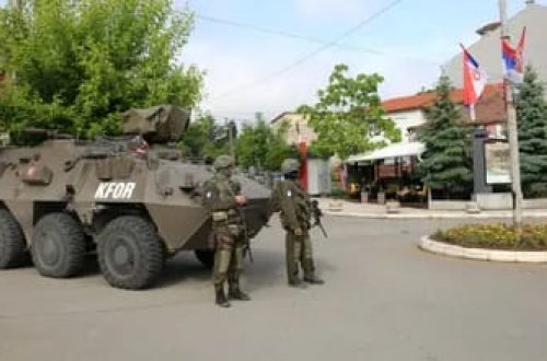 NATO Kosovonun şimalındakı Zveçanda qoşunlarını artırır