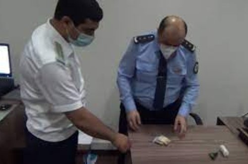 Rüşvət alarkən tutulan gömrük polkovniki azadlığa buraxıldı