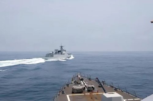 ABŞ və Çin hərbi gəmiləri arasında gərginlik yaşanıb