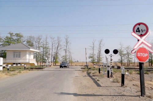 В Азербайджане вводится штраф за пересечение водителями железнодорожных путей вне переезда