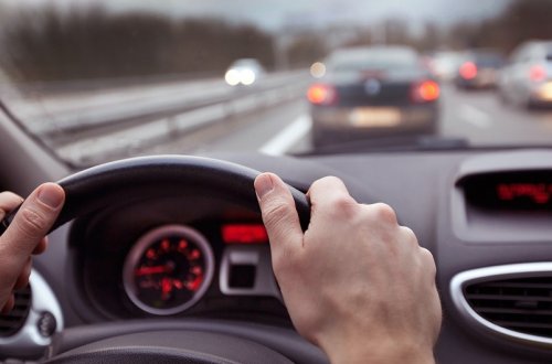 Narkotikin təsiri altında avtomobil idarə edənlərin sürücülük hüququ 1 ilədək məhdudlaşdırılacaq