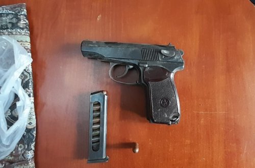 В Шабране на обочине обнаружены оружие и боеприпасы