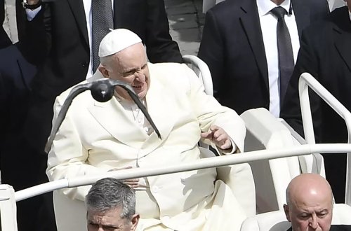 Roma Papası Fransisk əməliyyat olunacaq