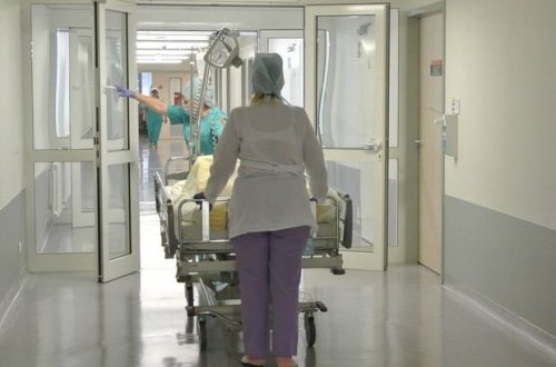 Bakıda qəzada 57 yaşlı qadının beli sınıb