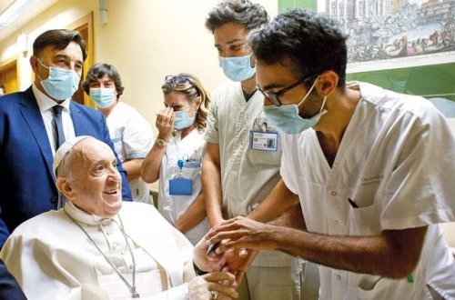 Papa əməliyyat olundu