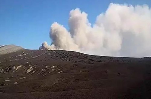 İndoneziyada Anak Krakatau vulkanında püskürmə baş verib