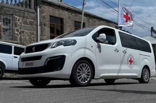 BQXK-nın əməkdaşları Qarabağın 15 erməni sakinini Ermənistandakı tibb mərkəzlərinə aparıblar