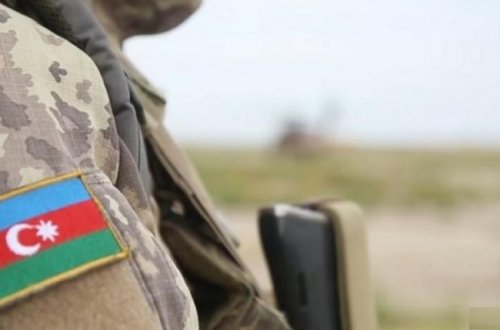 Əsir saxlanılan Hüseyn məhkəməyə bu formada gətirilib (FOTO)