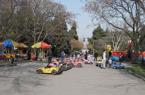 Qadın atraksiondan yıxılıb öldü - Xırdalan parkında dəhşət