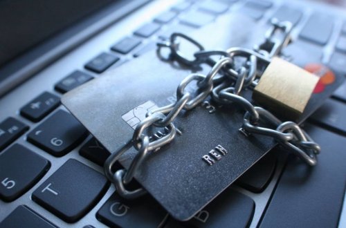 Bakı sakininin bank hesabından pul oğurlanıb