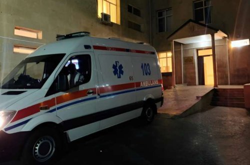 Bakıda yaralı qadın təcili yardım xərəyindən düşərək öldü
