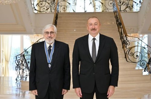 İlham Əliyev Xalq artisti Oqtay Mirqasımova “İstiqlal” ordenini təqdim edib - FOTO