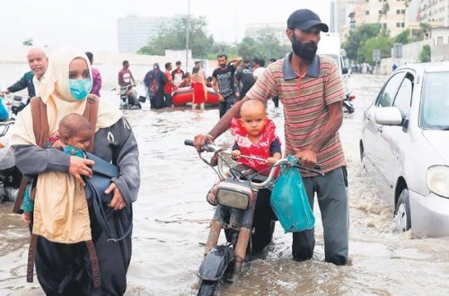 Pakistanda sel: 32 ÖLÜ, 145 YARALI