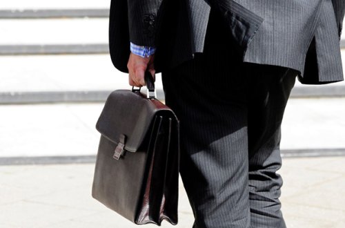 Vəzifəli şəxs gömrükdə müsadirə edilən dərmanları ələ keçirirmiş