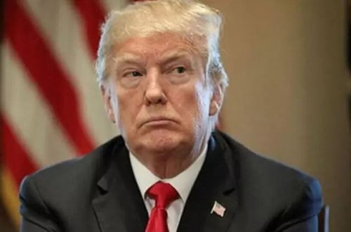 Tramp yenidən məhkəmə qarşısına çıxıb