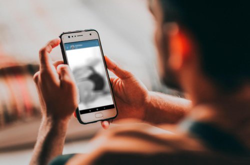 Porno səhifə yaratdı, tələbə yoldaşının kartından istifadə etdi, cəzalandırıldı