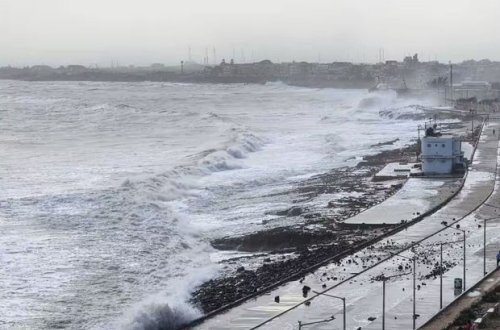 Hindistanda güclü siklonun yaxınlaşması ilə əlaqədar 100 minə yaxın adam təxliyə edilib - VİDEO