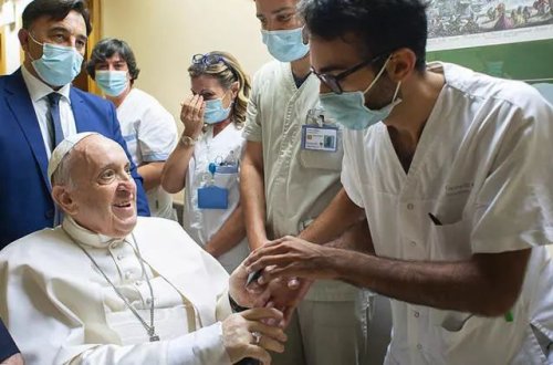 Papa Fransisk xəstəxanadan çıxıb